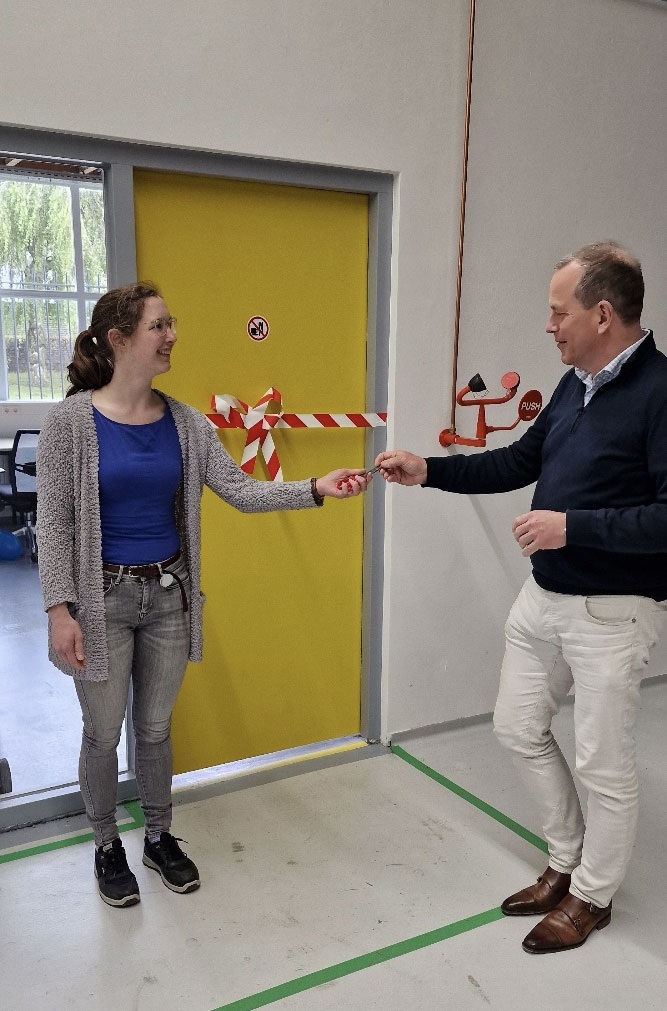 Maarten (CEO) hands the scissors over to open the lab.