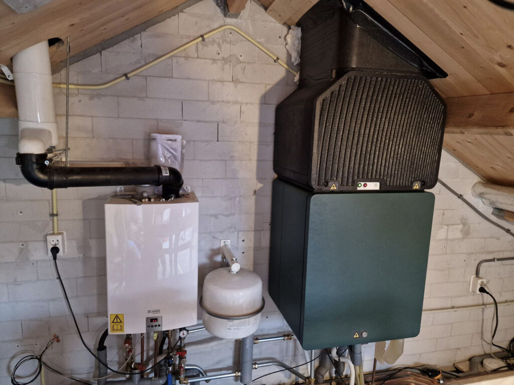 Cooll heat pump is installed as in hybrid with the condensing boiler.